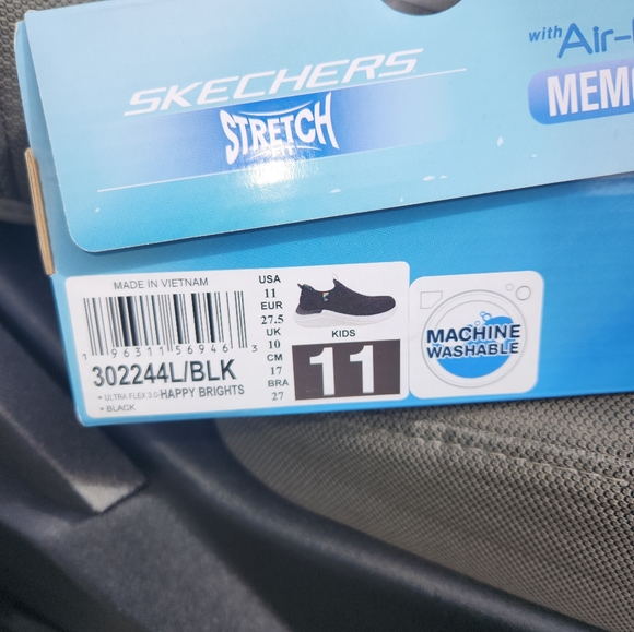 NWT sketchers stretch air cooled memory foam girls sneaker - Picture 2 of 4
